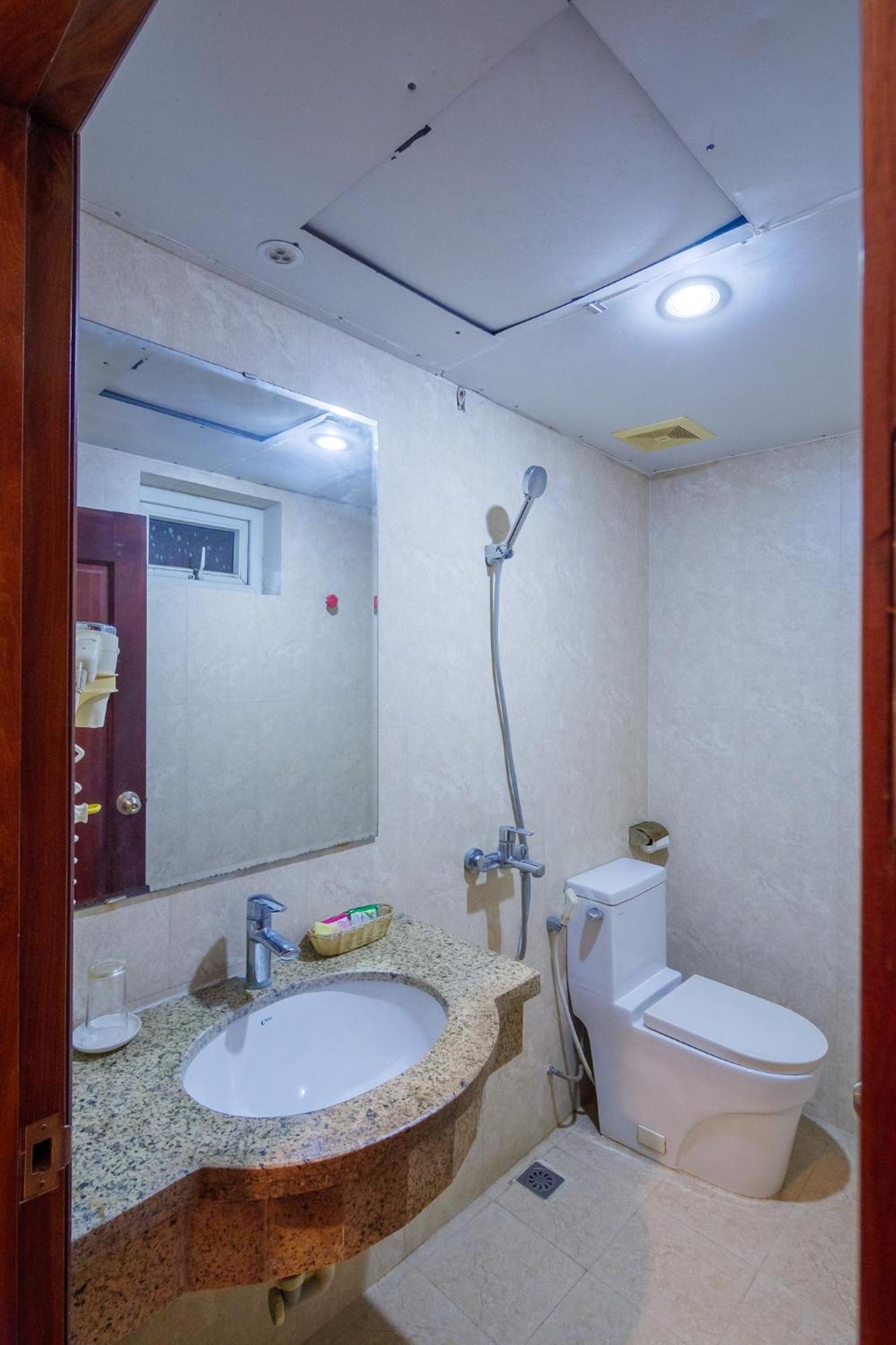 Ngan Ha Hotel Long Bien Ханой Екстериор снимка