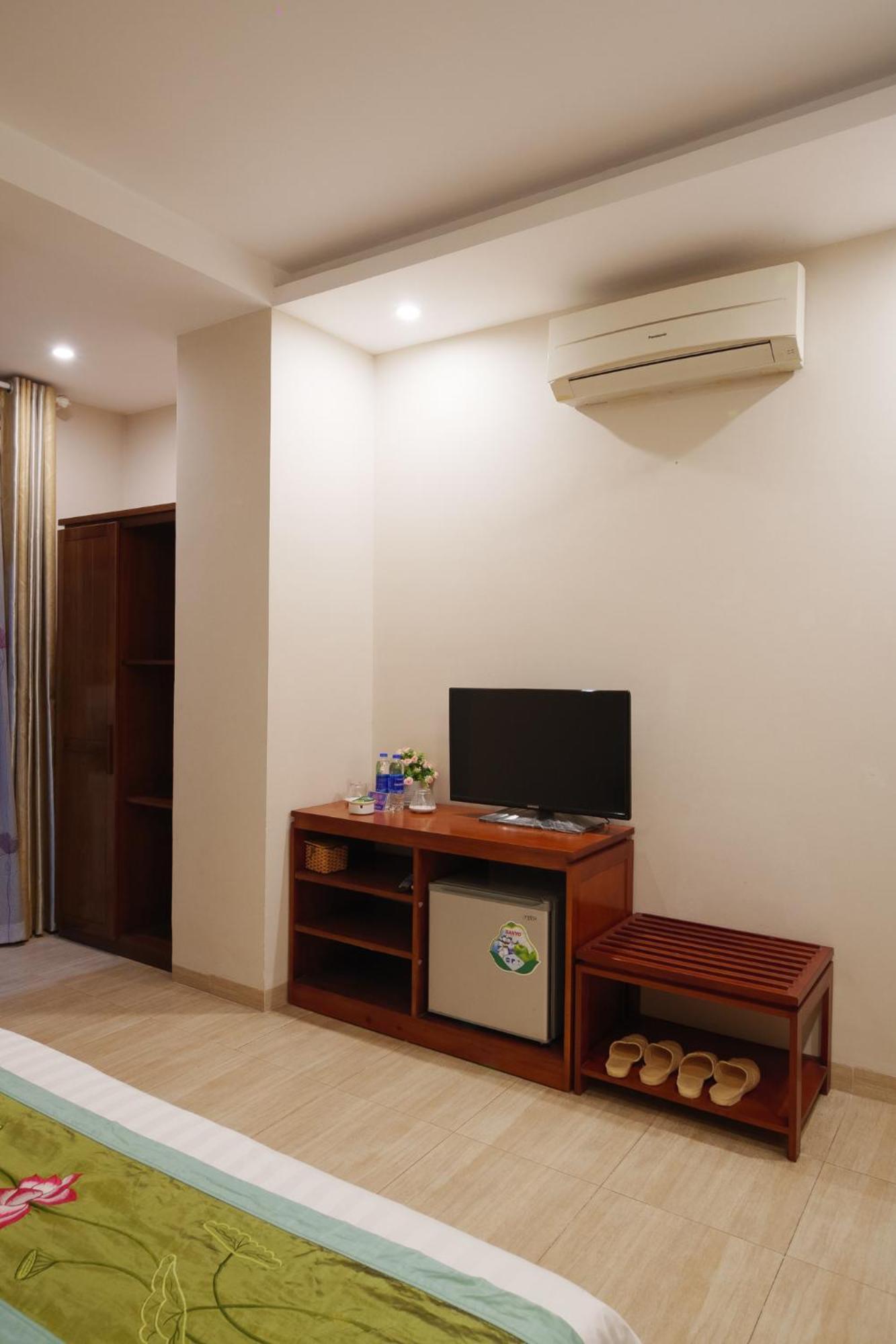 Ngan Ha Hotel Long Bien Ханой Екстериор снимка