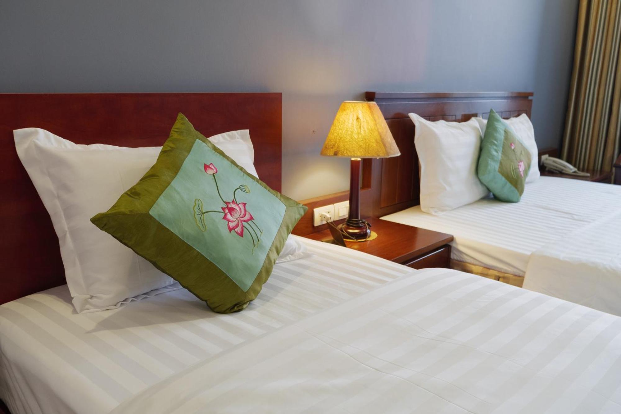 Ngan Ha Hotel Long Bien Ханой Екстериор снимка