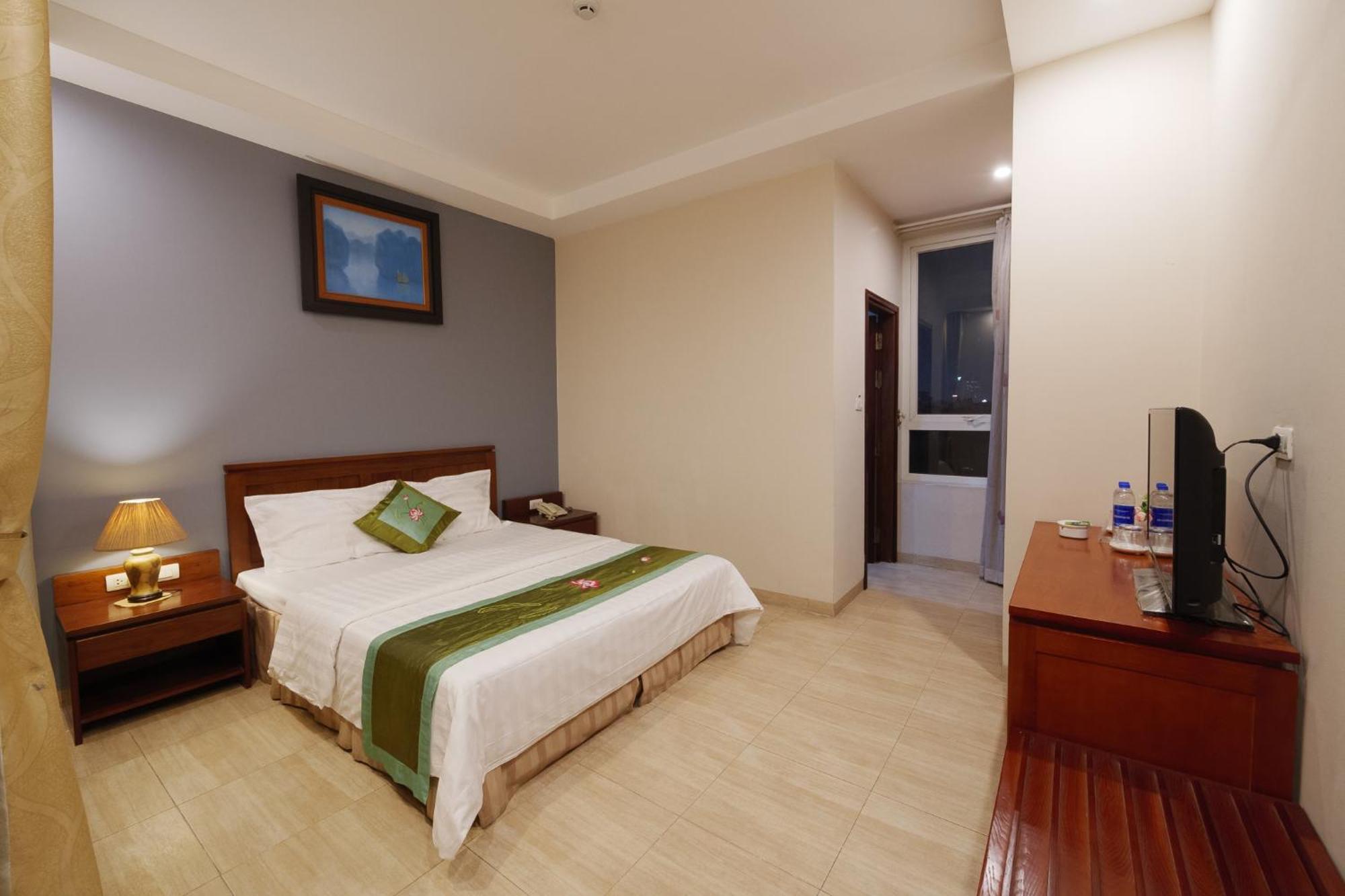 Ngan Ha Hotel Long Bien Ханой Екстериор снимка