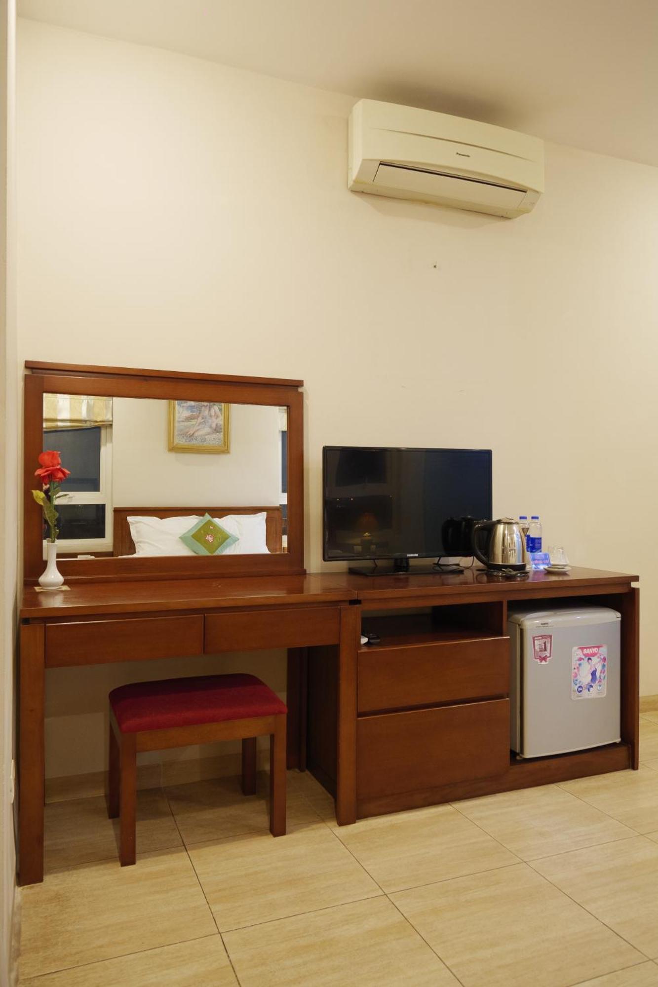 Ngan Ha Hotel Long Bien Ханой Екстериор снимка